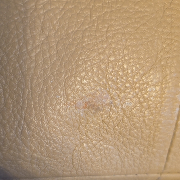 Chic Tan and Red Shoulder Bag with Black Accents - Picture 4 of 10